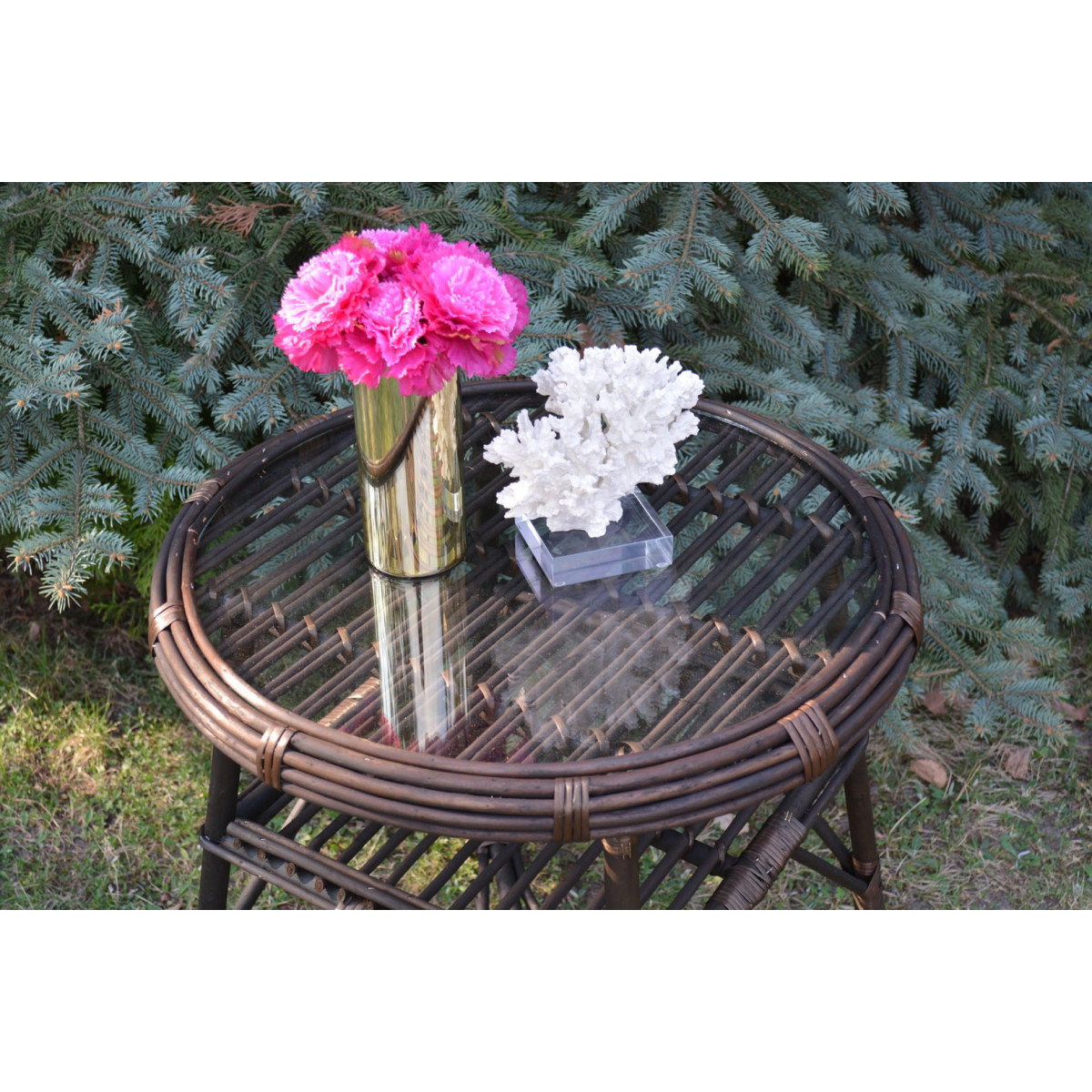 Masa rotundă din ratan cu sticlă - maro