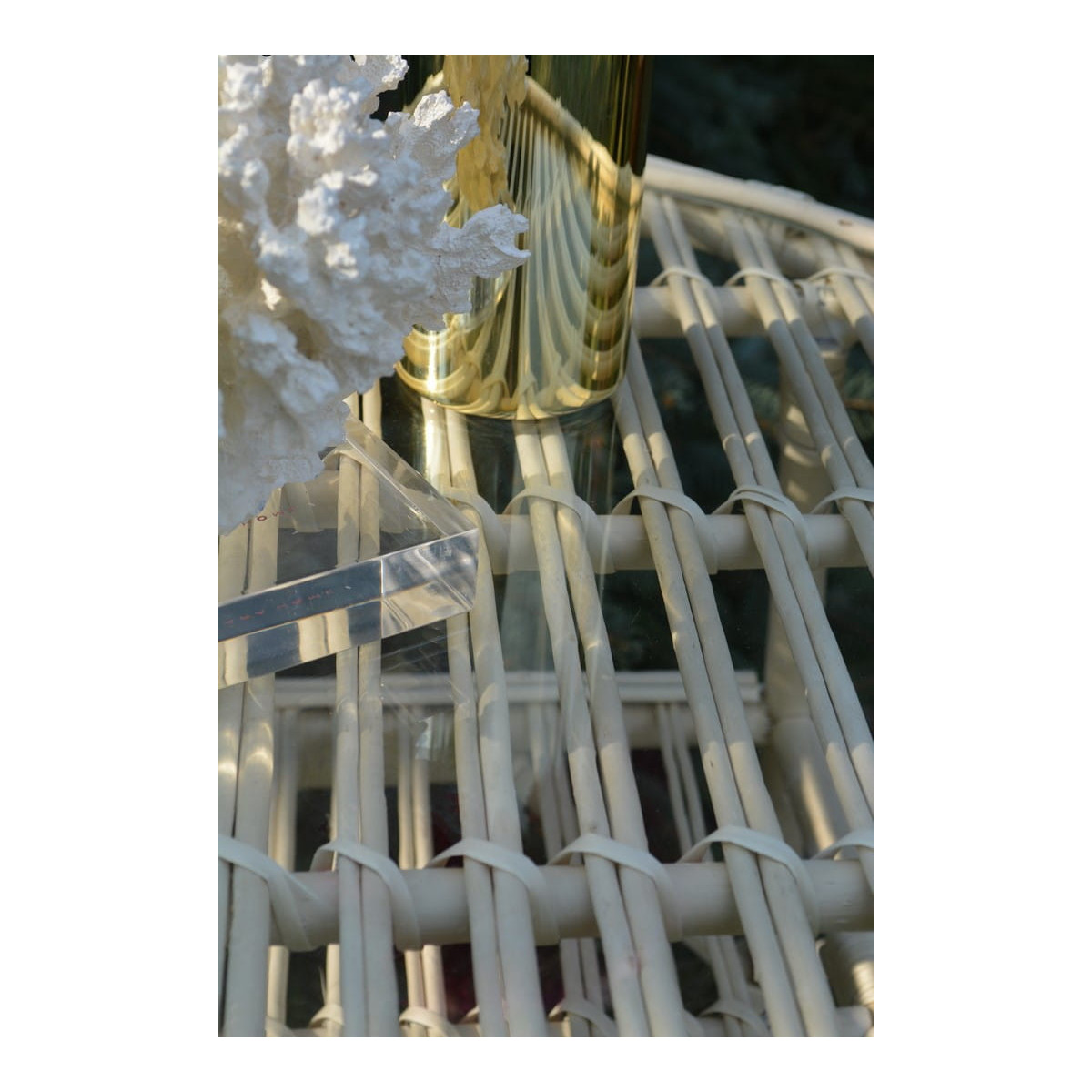 Masă pătrată din rattan cu sticlă - albă