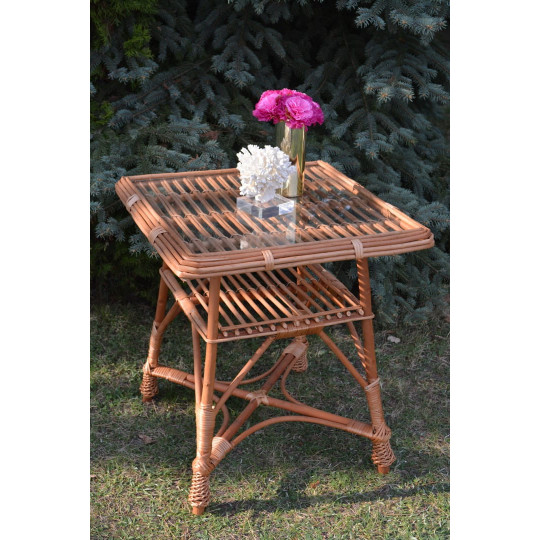 Mesea pătrată din rachita naturală cu sticlă