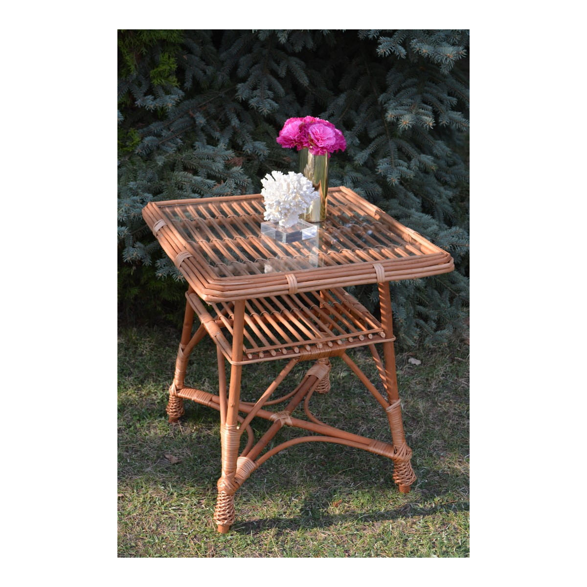 Mesea pătrată din rachita naturală cu sticlă