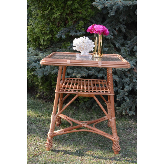 Mesea pătrată din rachita naturală cu sticlă