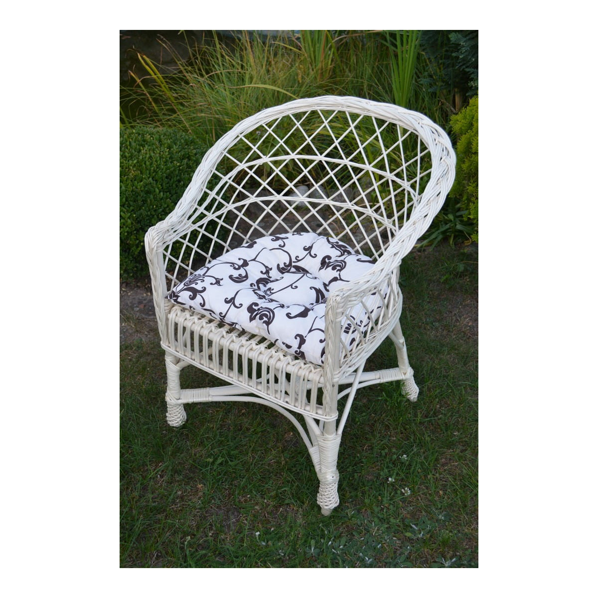 Bancă de grădină albă cu perne albe cu model