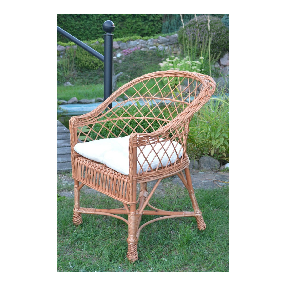 Scaun de grădină din ratan cu perna albă