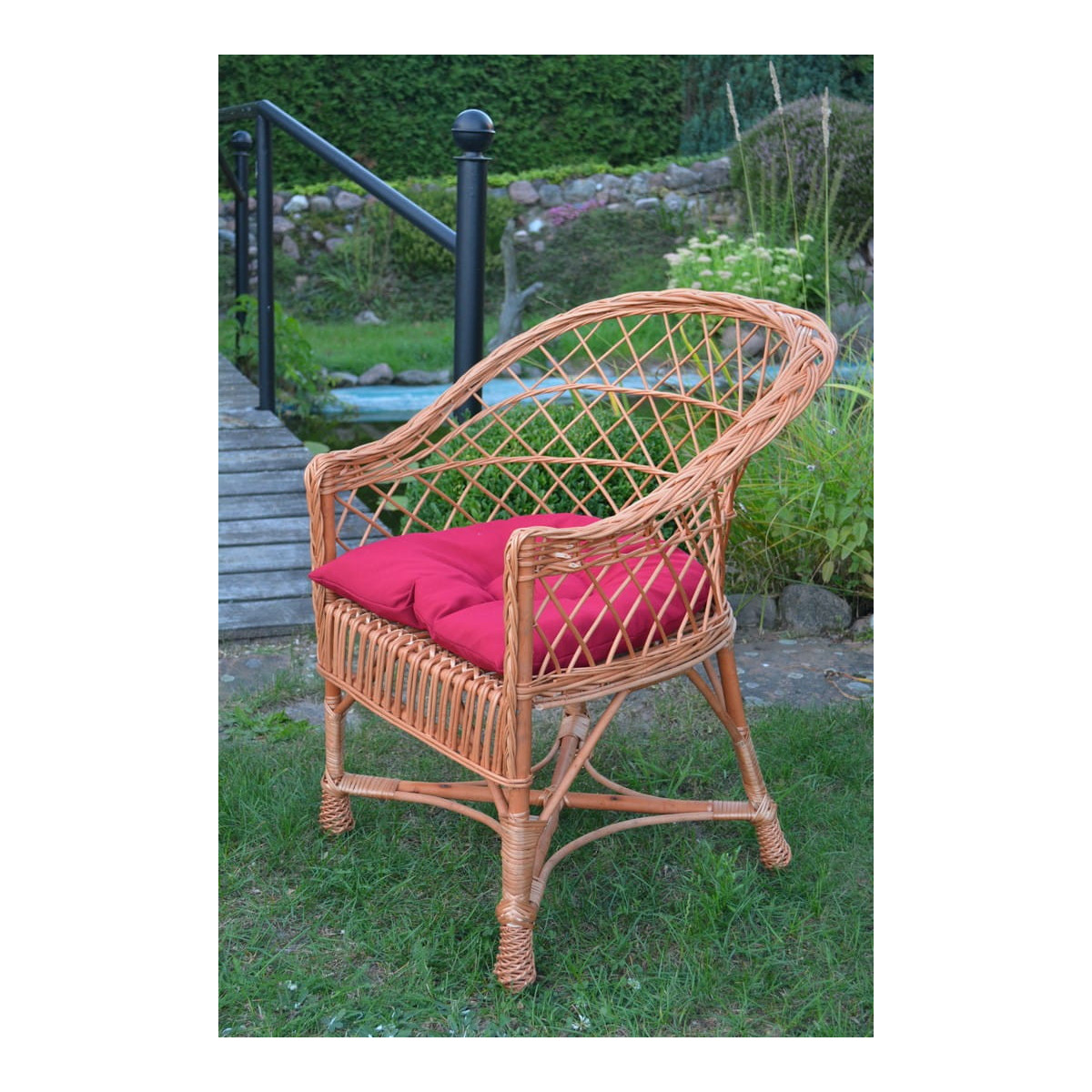 Scaun din rachita naturală pentru grădină cu pernuță roșie