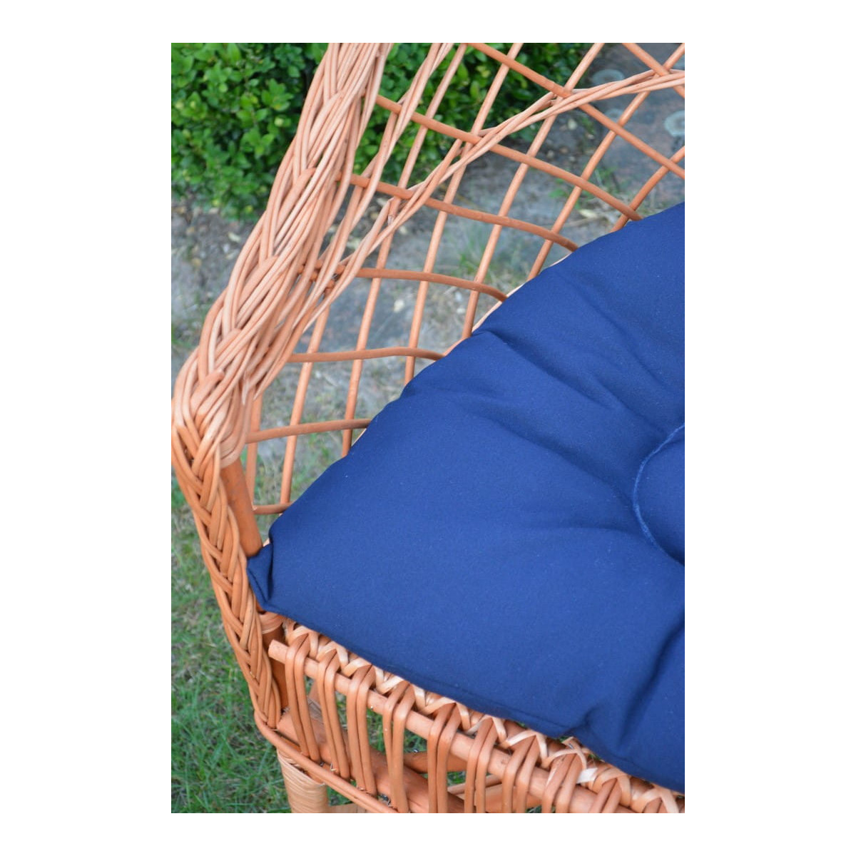 Scaun de grădină din ratan natural cu pernă albastră