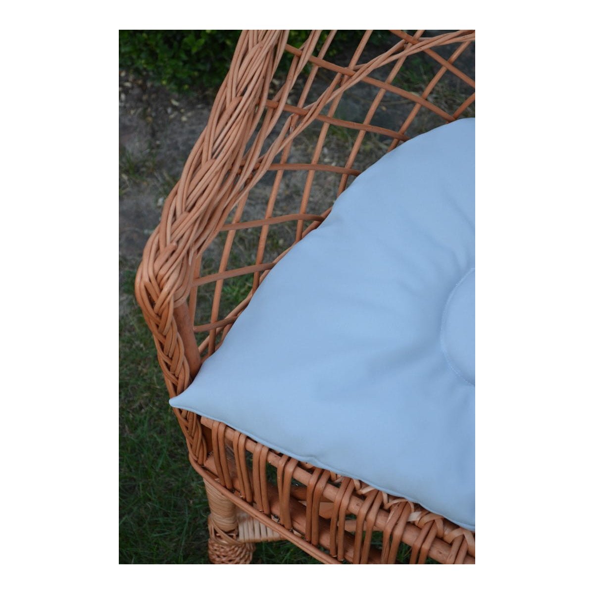 Fotoliu de grădină din ratan natural cu perna de culoare gri