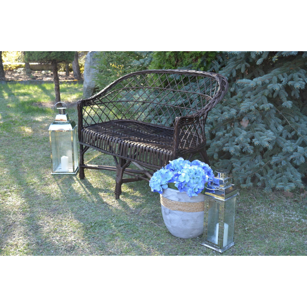 Canapea din ratan de culoare maro pentru grădină