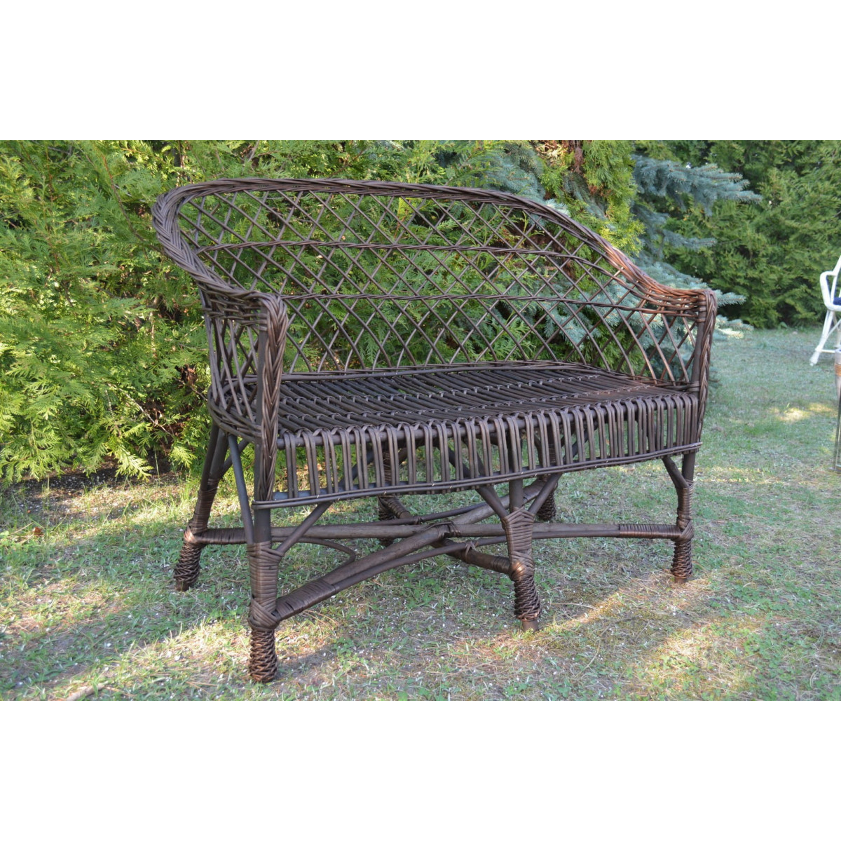 Canapea din ratan de culoare maro pentru grădină