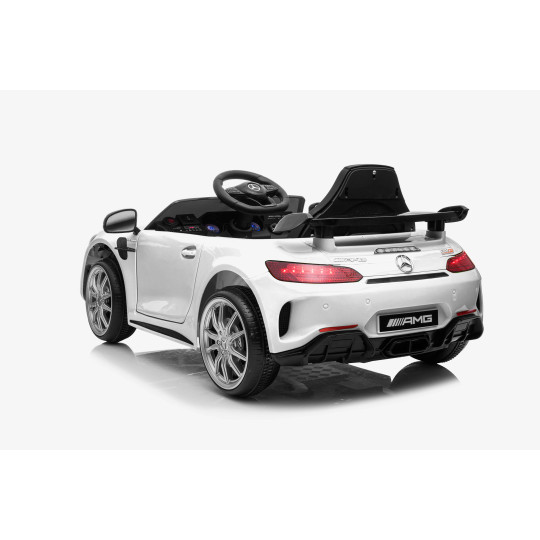 mașina electrică Mercedes GTR albă