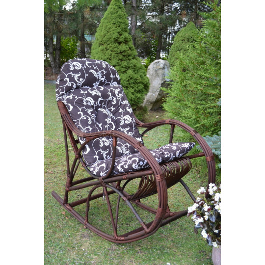 Scaun suspendat de grădină întunecat, cu perna maro cu model.