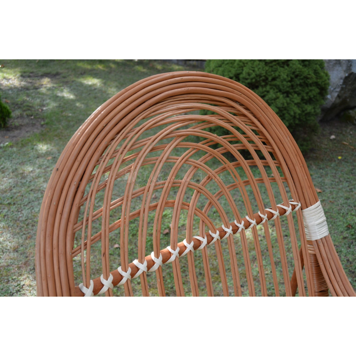 Scaun suspendat de grădină din rattan natural cu finisaj alb