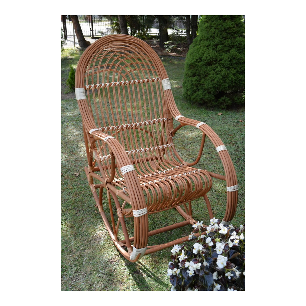 Scaun suspendat de grădină din rattan natural cu finisaj alb