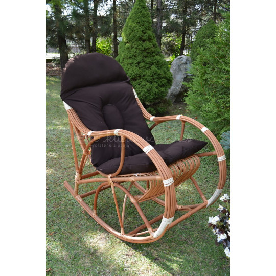 Scaun natural cu legătură albă și pernuță maro