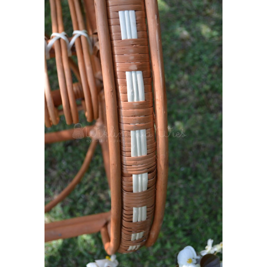 Scaun de grădină suspendat din ratan cu finisaj alb