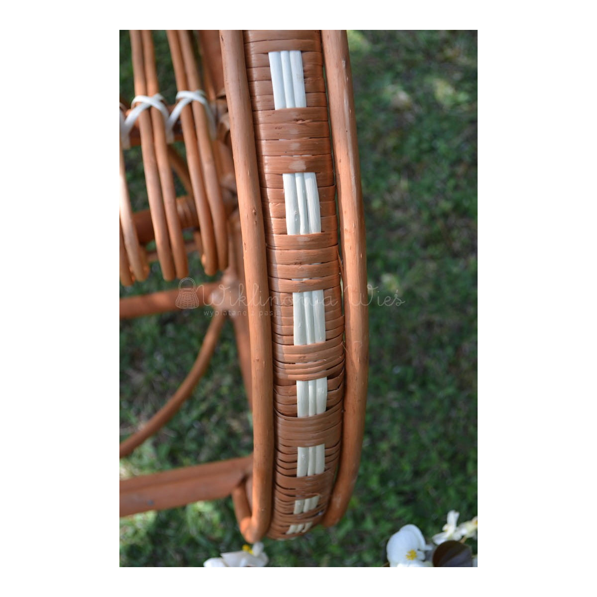 Scaun de grădină suspendat din ratan cu finisaj alb