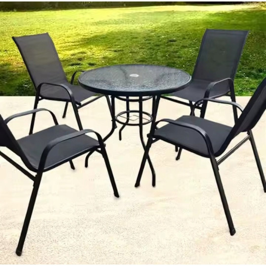 Set de masă de terasă cu diametrul de 80 cm și 4 scaune.