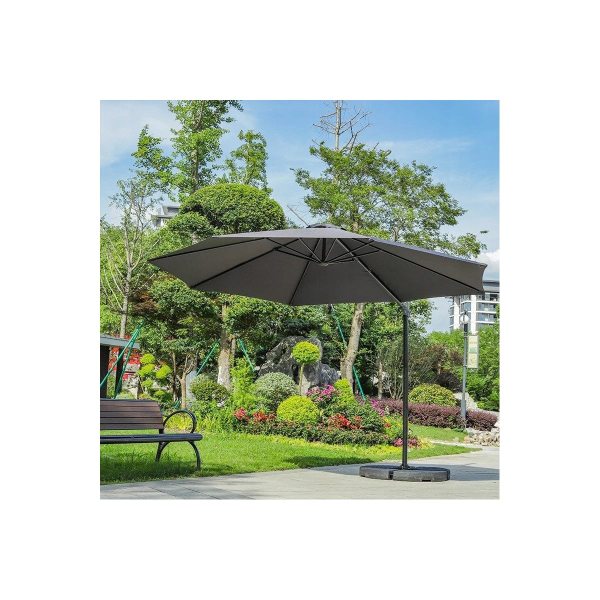 Umbrelă de grădină mare, 300 cm, de culoare gri închis.