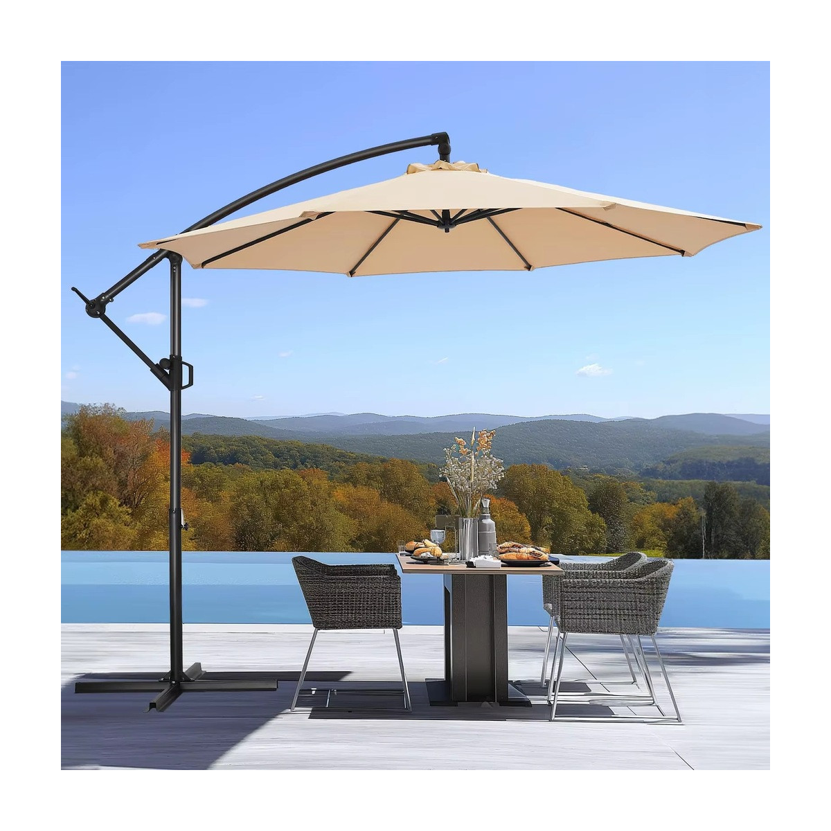 Umbrelă de grădină cu opt brațe, diametru de 300 cm, de culoare bej deschis.