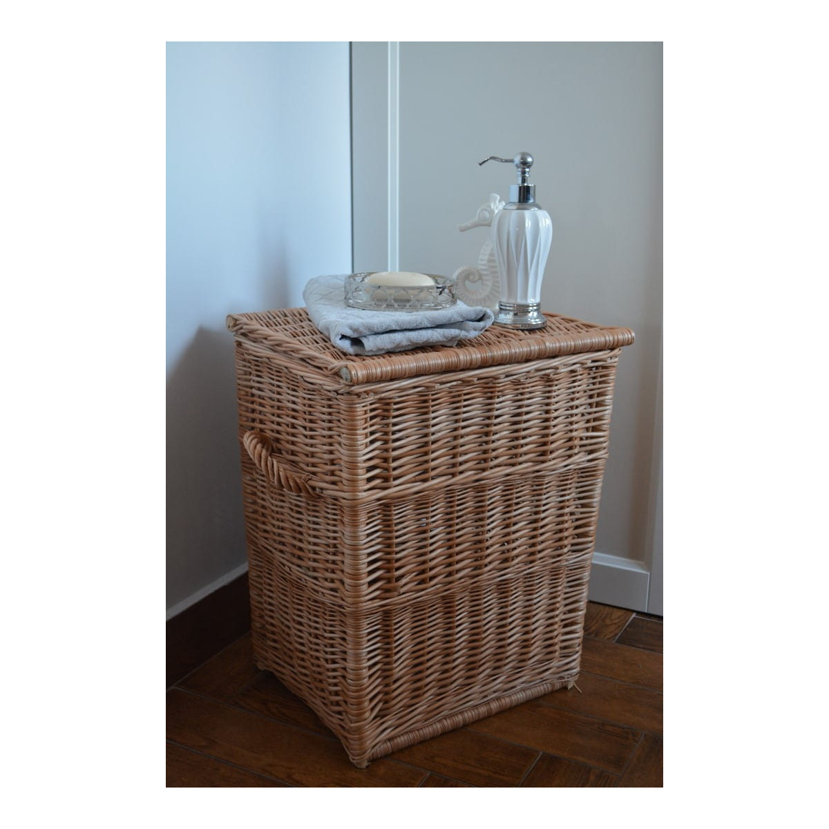 Coș de rufe din rattan maro cu înălțimea de 50 cm