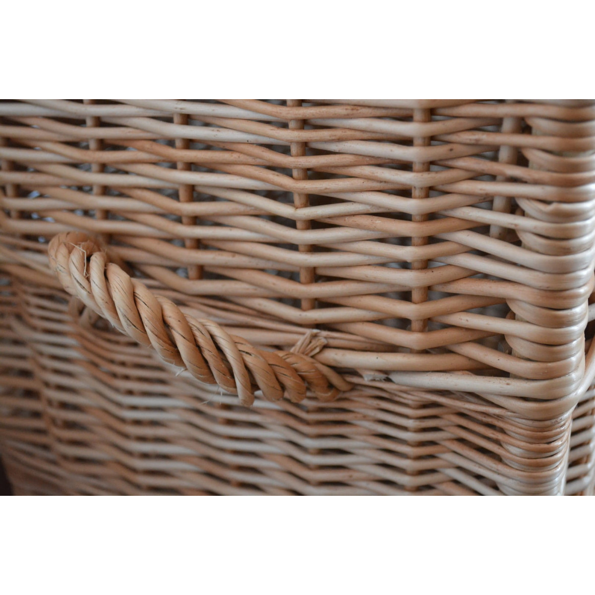 Coș de rufe din rattan maro cu înălțimea de 50 cm