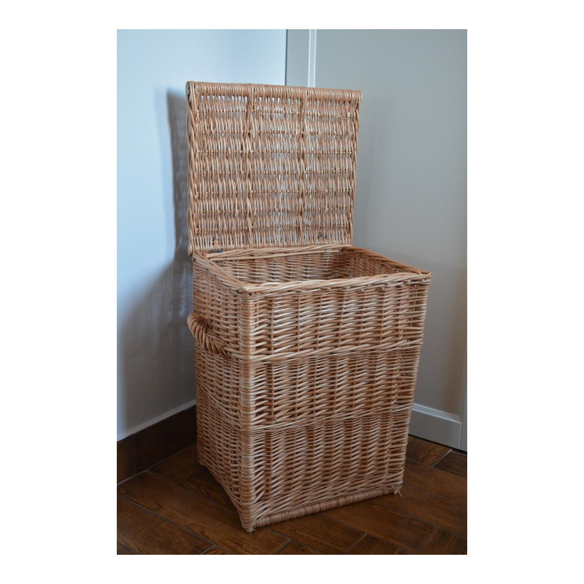 Coș de rufe din rattan maro cu înălțimea de 50 cm