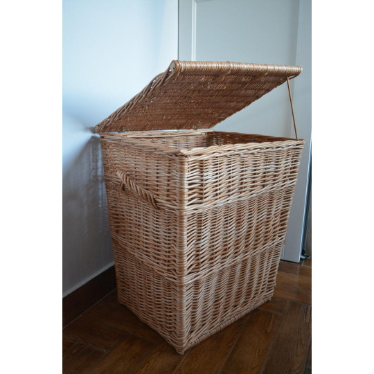 Coș de rufe


    Coș de rufe din ratan maro, înălțime 60cm