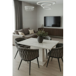 Scaun glamour pentru fiecare cameră în culoarea gri deschis.