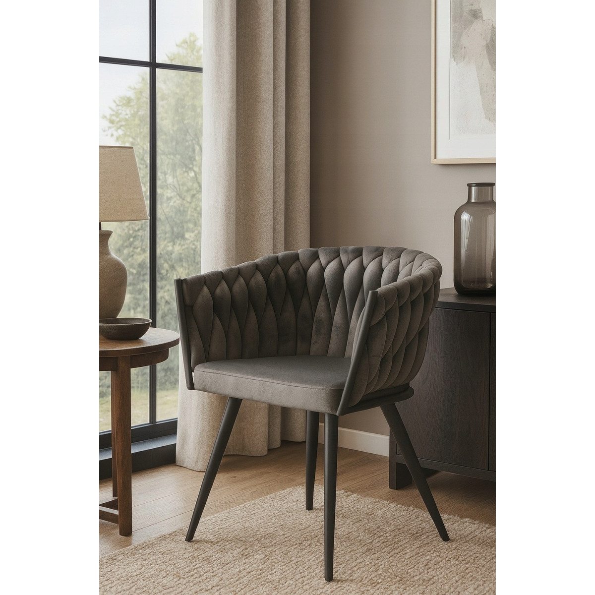 Scaun glamour pentru fiecare cameră în culoarea gri deschis.