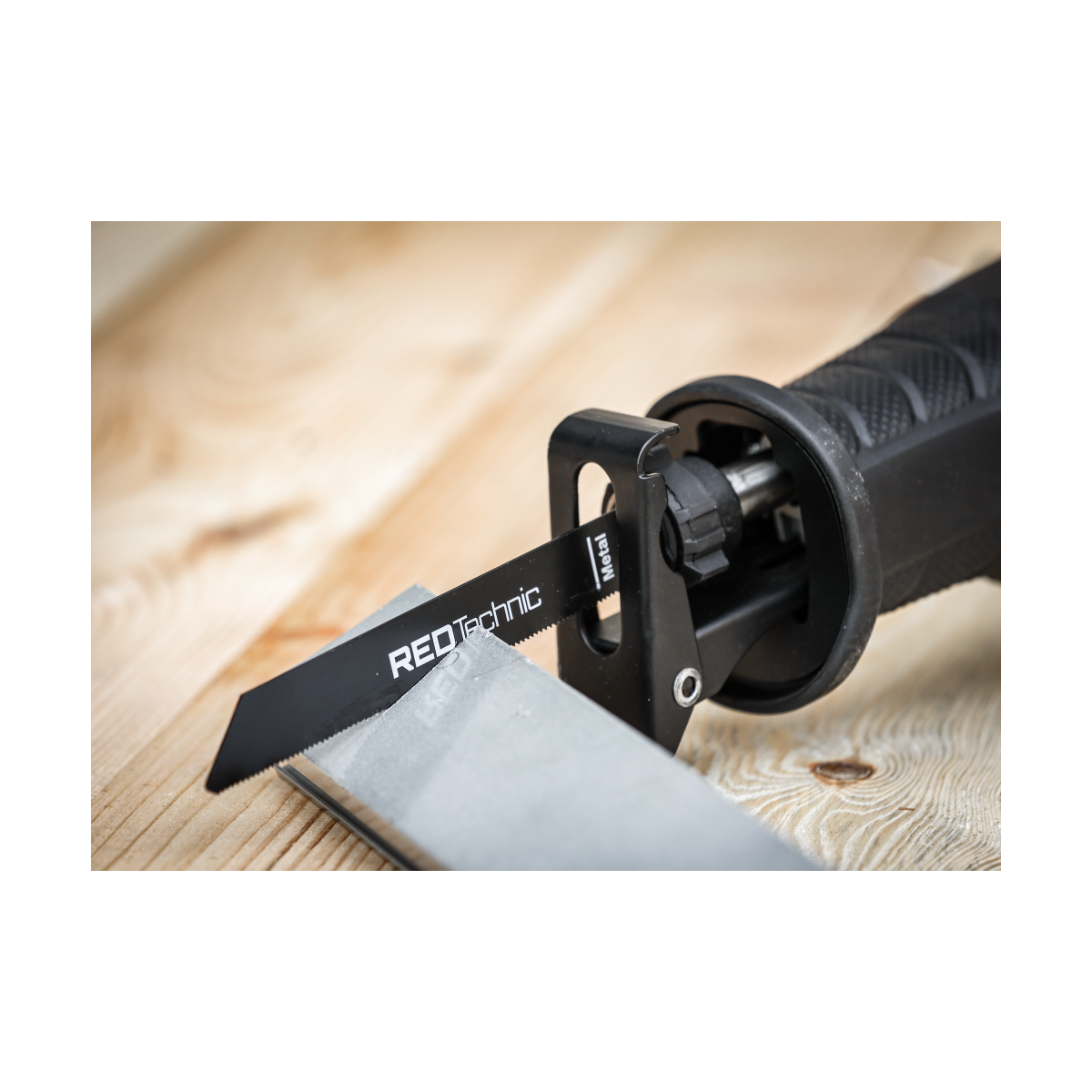 Fierăstrău electric cu sabie Powermat PM-PSZ-1800T | 1800W | 12× lame