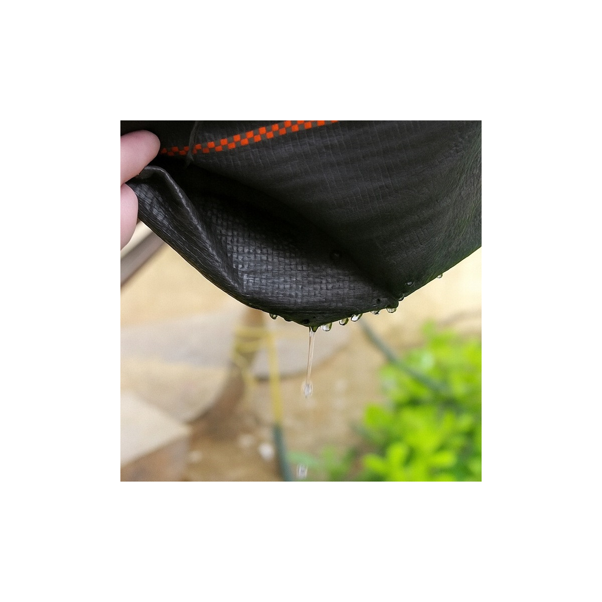 Agrotkanina de culoare neagră împotriva buruienilor 110g/m2, 0,4x50