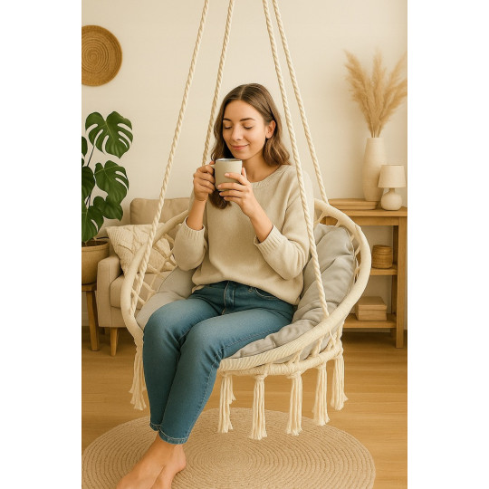 Căsuță pentru berze de 80 cm, de culoare bej, cu pernuță gri deschis.