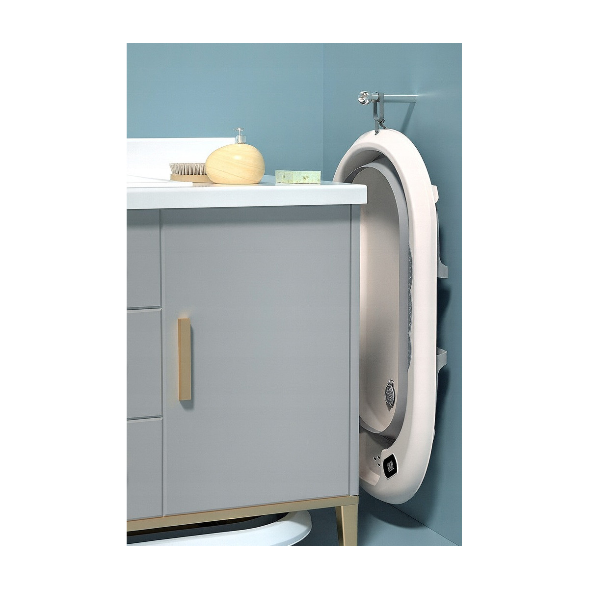 Cadați vașa Vaiana în culoarea gri cu perne, termometru și jucărie.