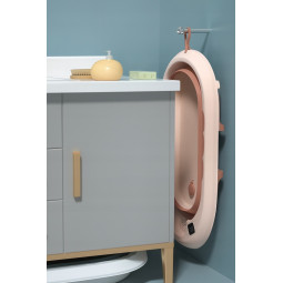 Baia Vaiana cu suport, termometru și jucărie de culoare roz pal.