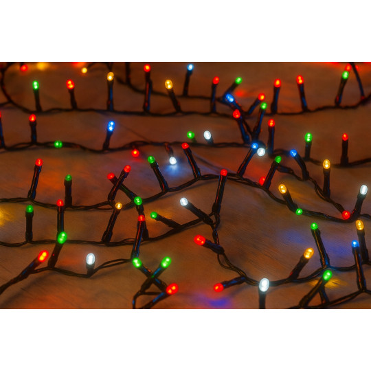 O iluminare exterioară de Crăciun cu LED-uri colorate, 200 LED