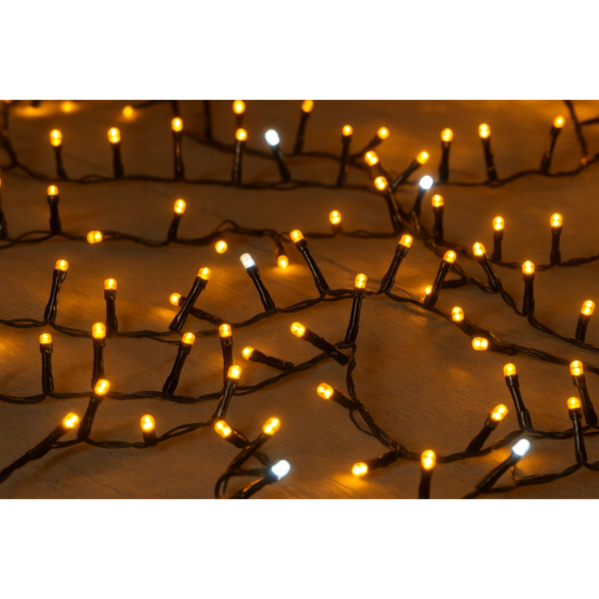 Iluminare exterioară de Crăciun în culoarea albă caldă, 1000 LED-uri