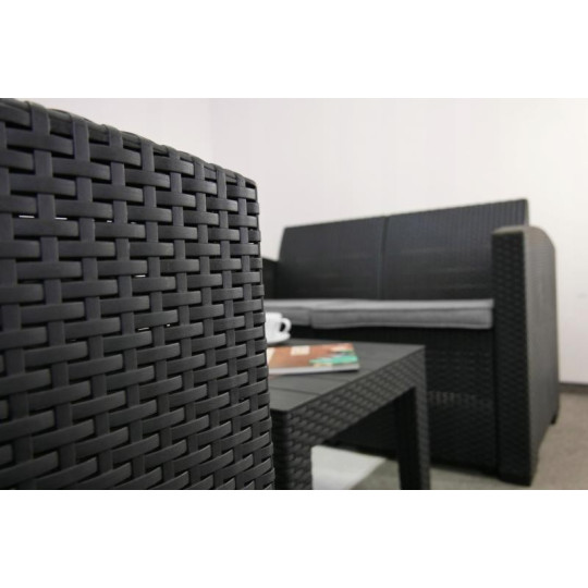Mobilier de grădină de calitate cu masă