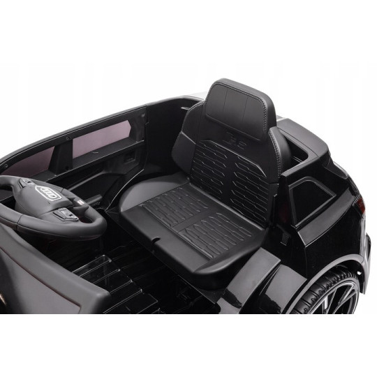 Automobil electric Audi RS6 de culoare neagră