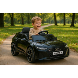 Automobil electric Audi RS6 de culoare neagră