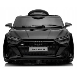 Automobil electric Audi RS6 de culoare neagră