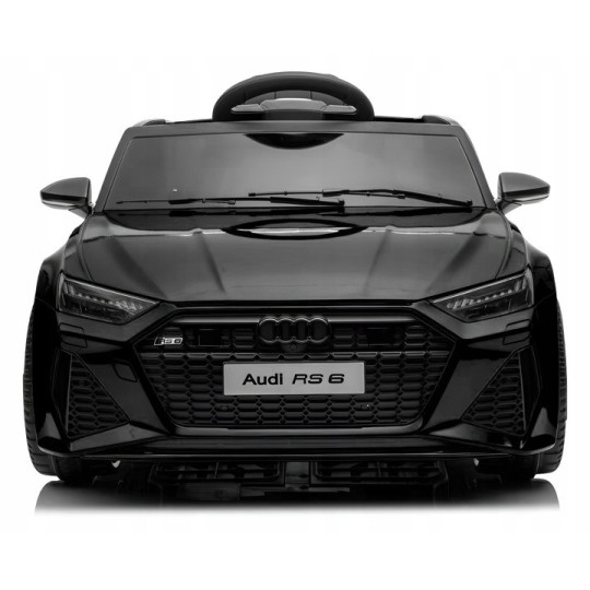 Automobil electric Audi RS6 de culoare neagră