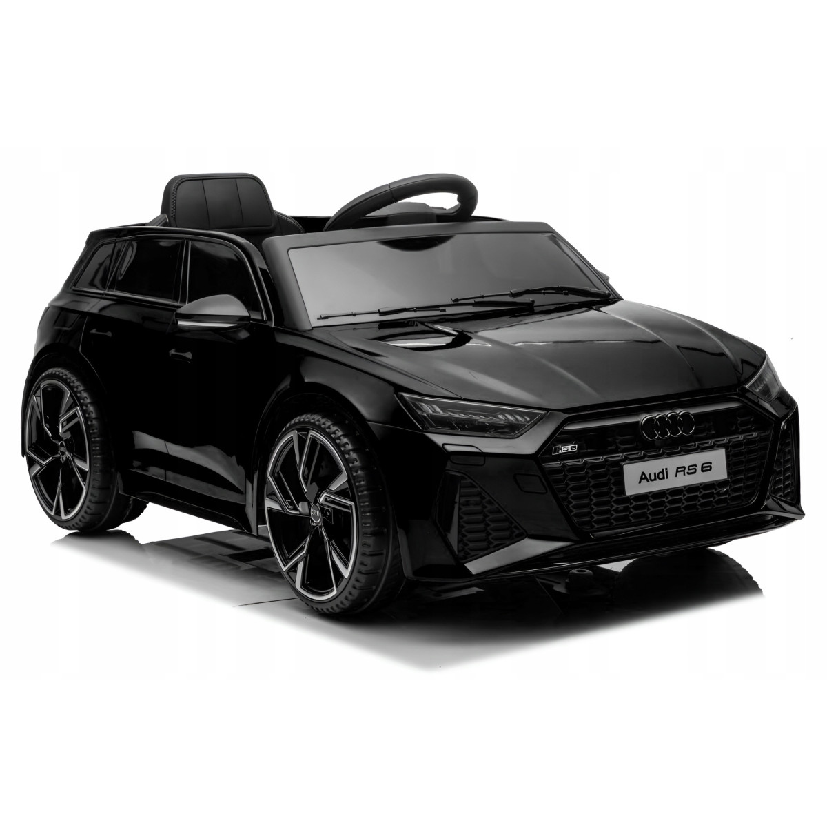 Automobil electric Audi RS6 de culoare neagră