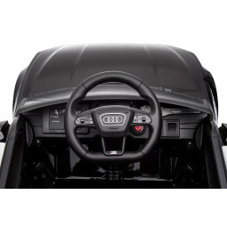Automobil electric Audi RS6 de culoare neagră