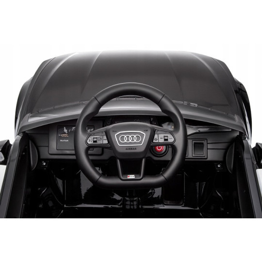 Automobil electric Audi RS6 de culoare neagră