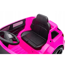 Luxusul mașinu electrică Audi RS6 în culoarea roz.