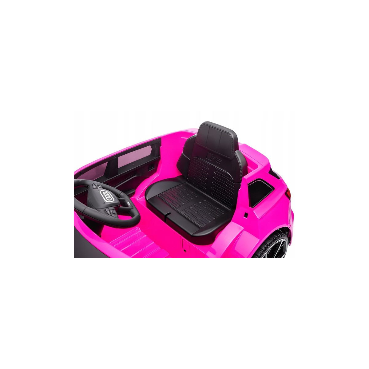 Luxusul mașinu electrică Audi RS6 în culoarea roz.
