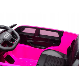 Luxusul mașinu electrică Audi RS6 în culoarea roz.