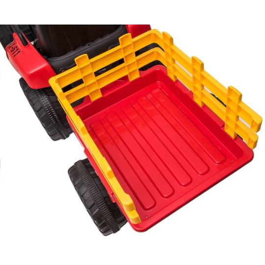 Tractor cu acumulator de culoare roșie cu remorcă