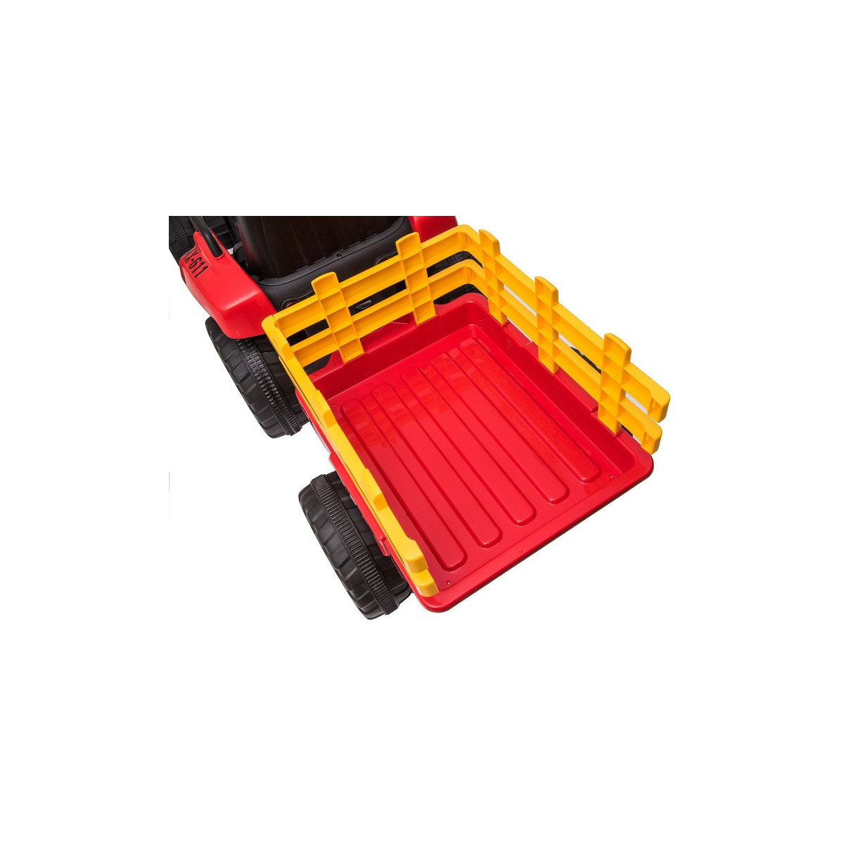 Tractor cu acumulator de culoare roșie cu remorcă