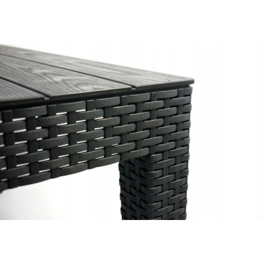 Mobilier de grădină de calitate cu masă