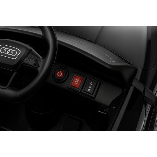Mașinu electrică pentru copii Audi RSQ8, de culoare neagră